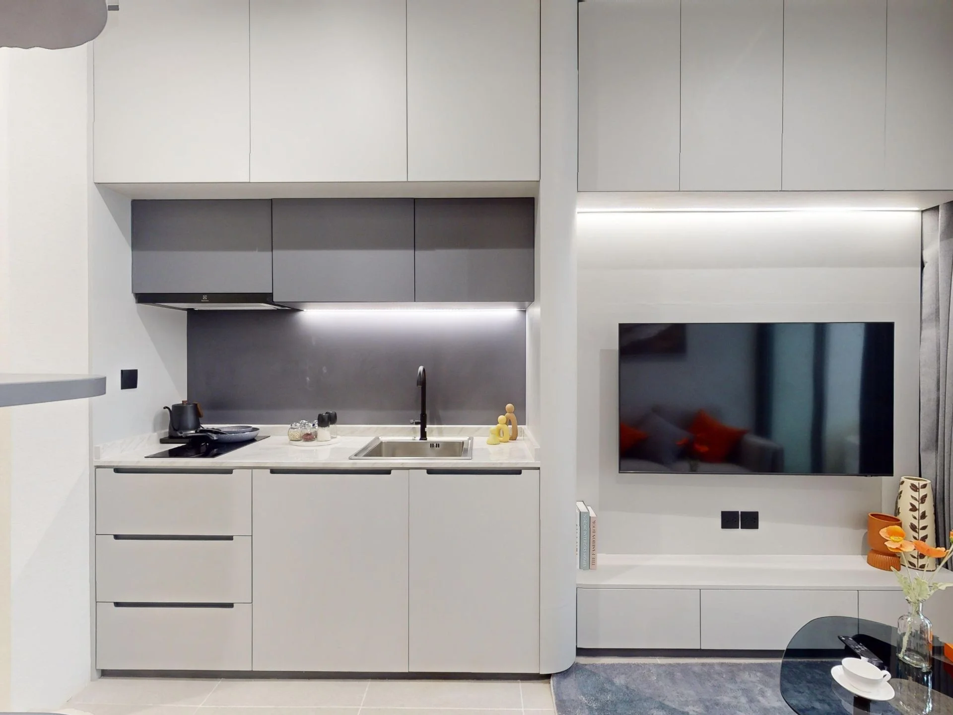 Интерьер кухни в 1-комнатной квартире The Element Kamala, Камала