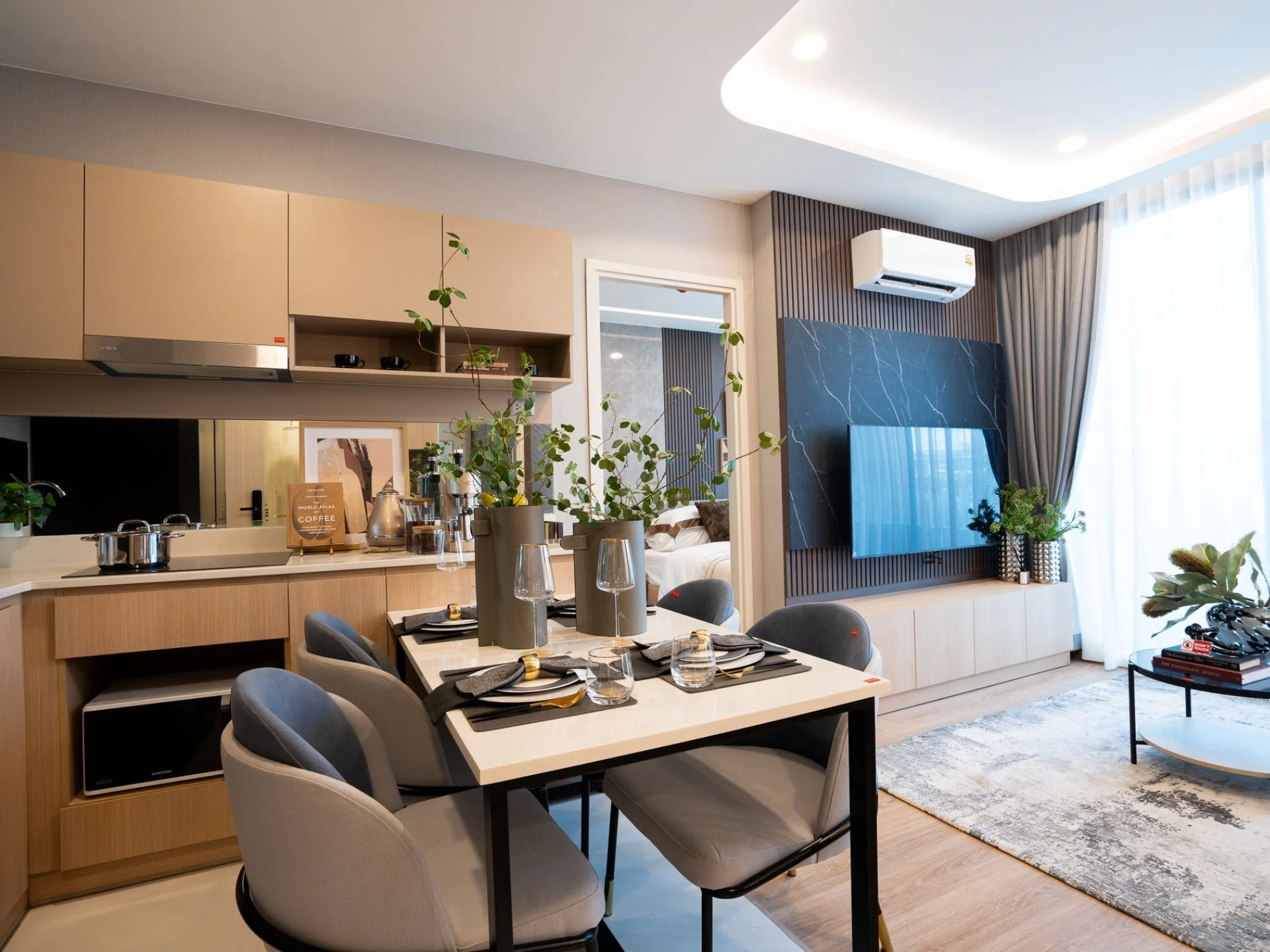 Open-plan kitchen and dining area in 2-bedroom apartment at Arise Vibe, Talanng