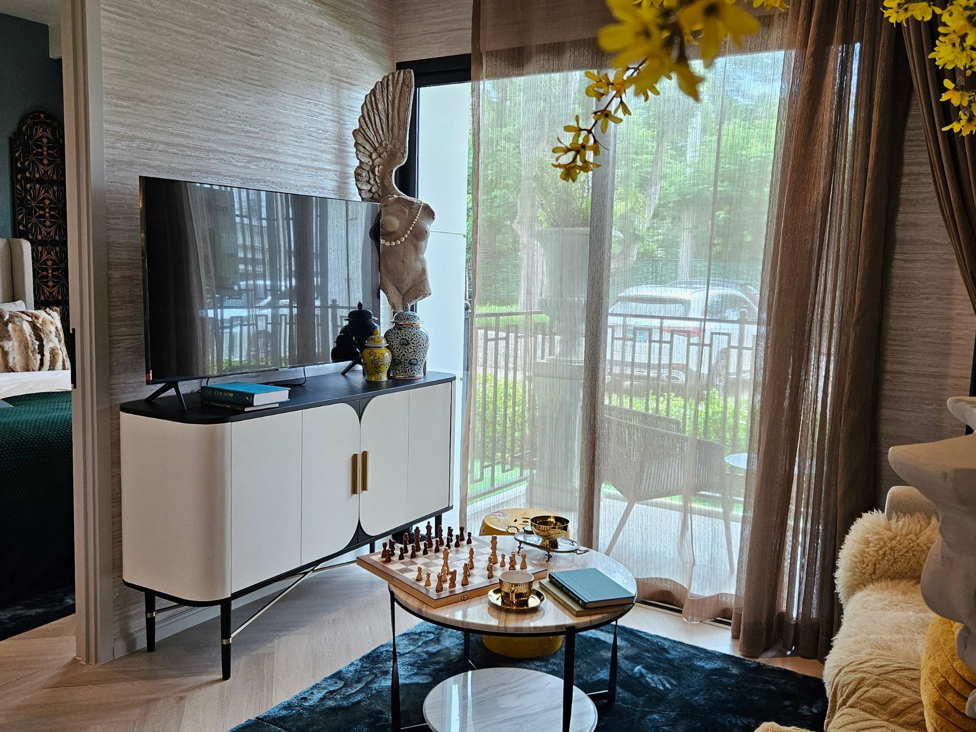 1 бд 56 кв гостиная2 The Title Heritage condo