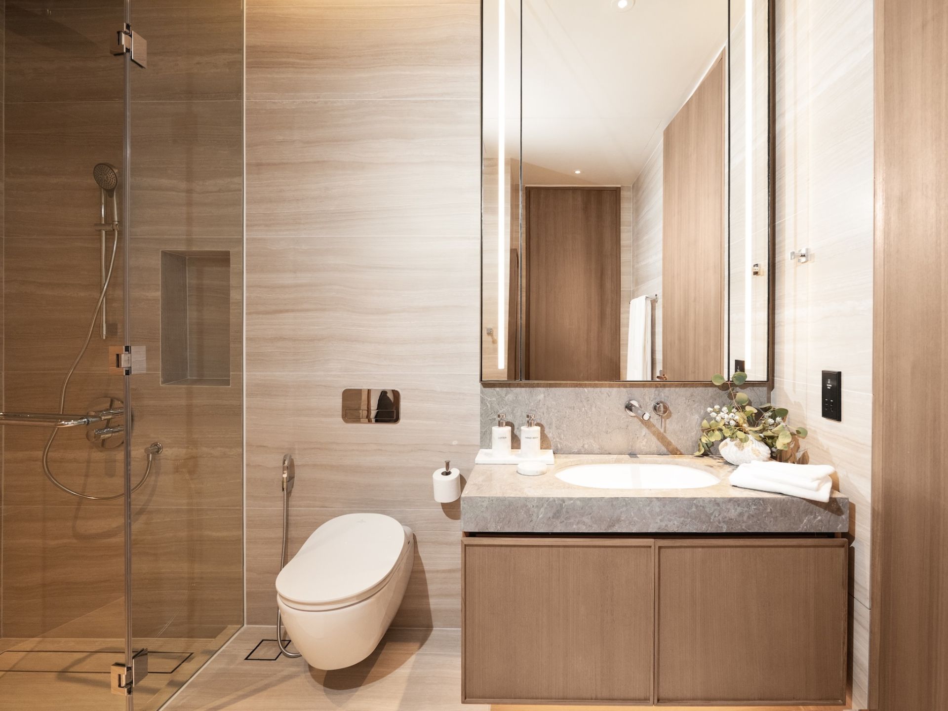 Gardens of Edens condo