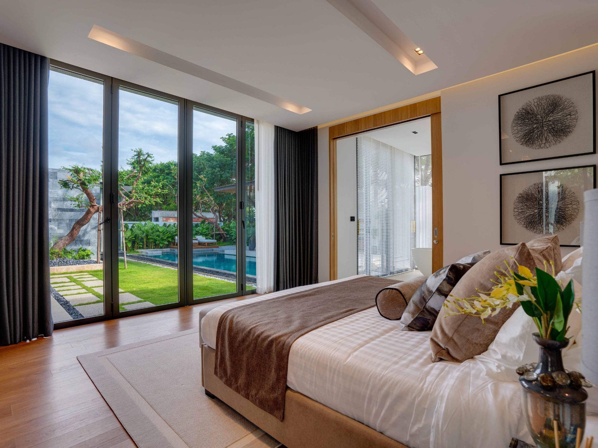 370202e4-71f6-4ce5-a658-ecc8a0734495 BOTANICA Majestia