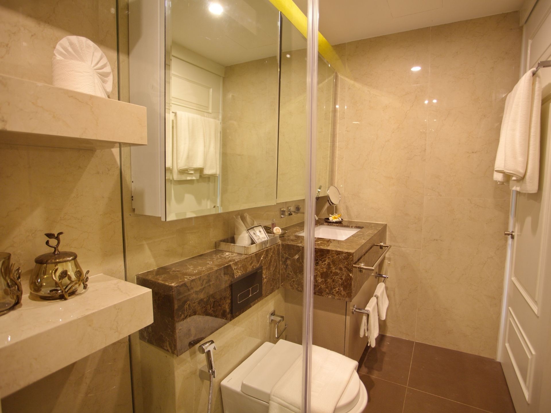 6771f3bc-2488-4ec8-91c8-05884a167943 Surin Sands condo