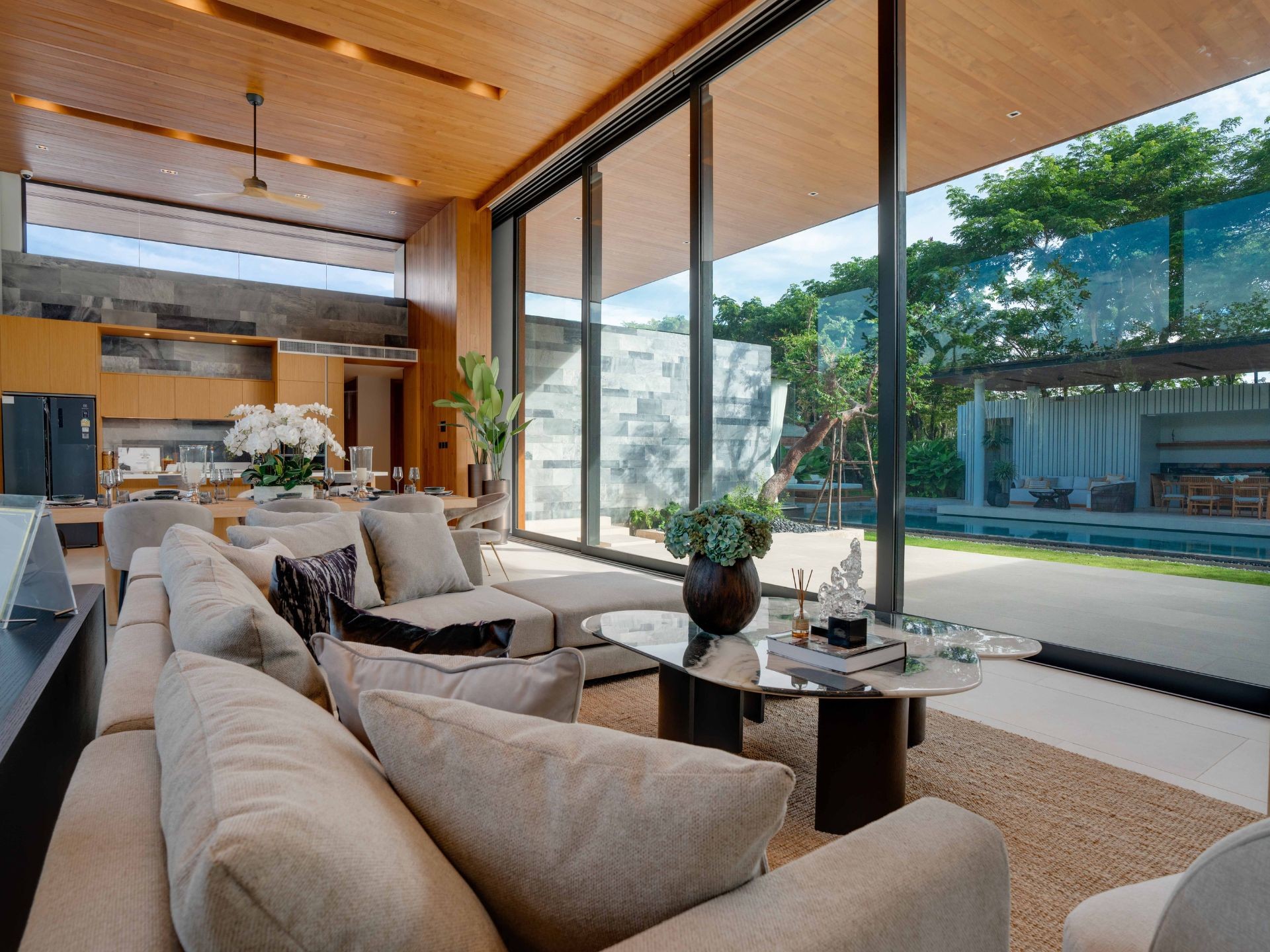 b4d8ba5e-09e3-4358-ab61-bbd70e3833ad BOTANICA Majestia