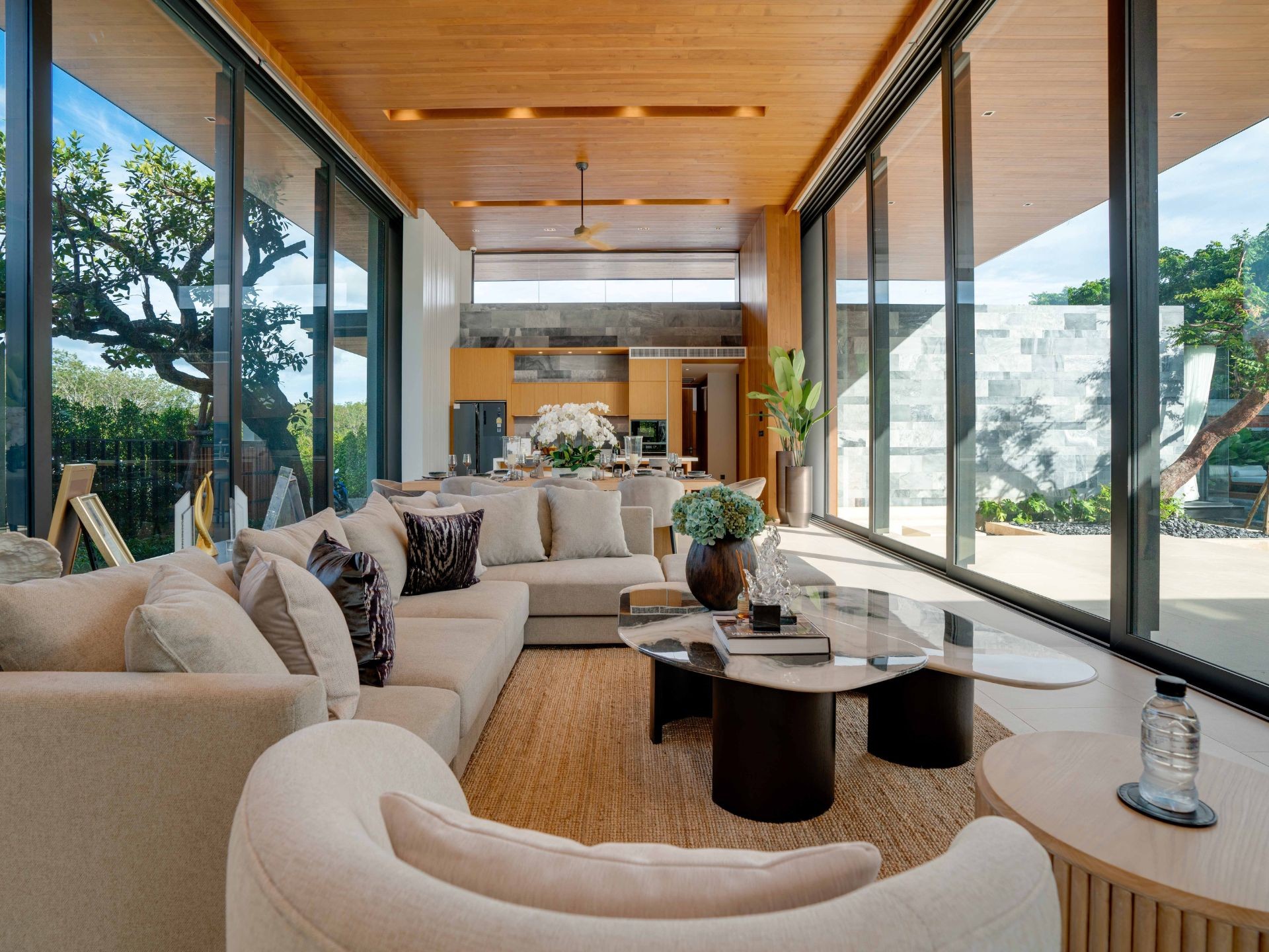 b8fd78a9-6958-4e96-9786-cf6258fb5abf