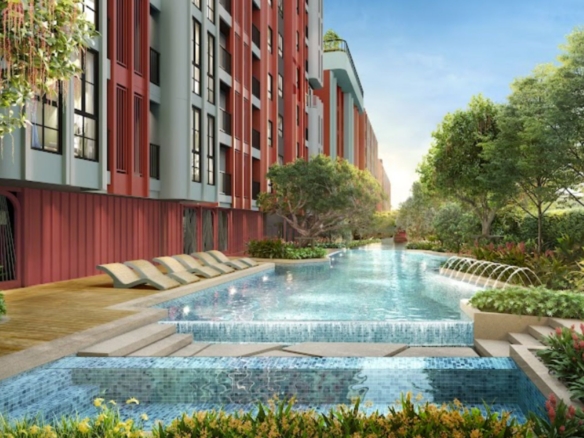 The Base Bukit condo bassejn